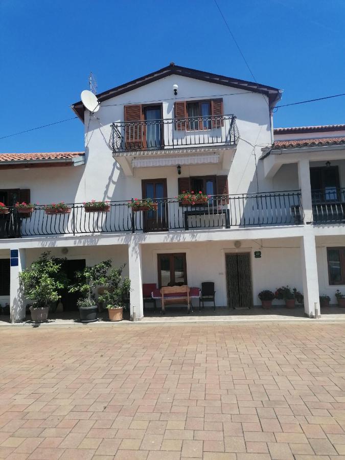 Apartments Vellico Bale Bagian luar foto